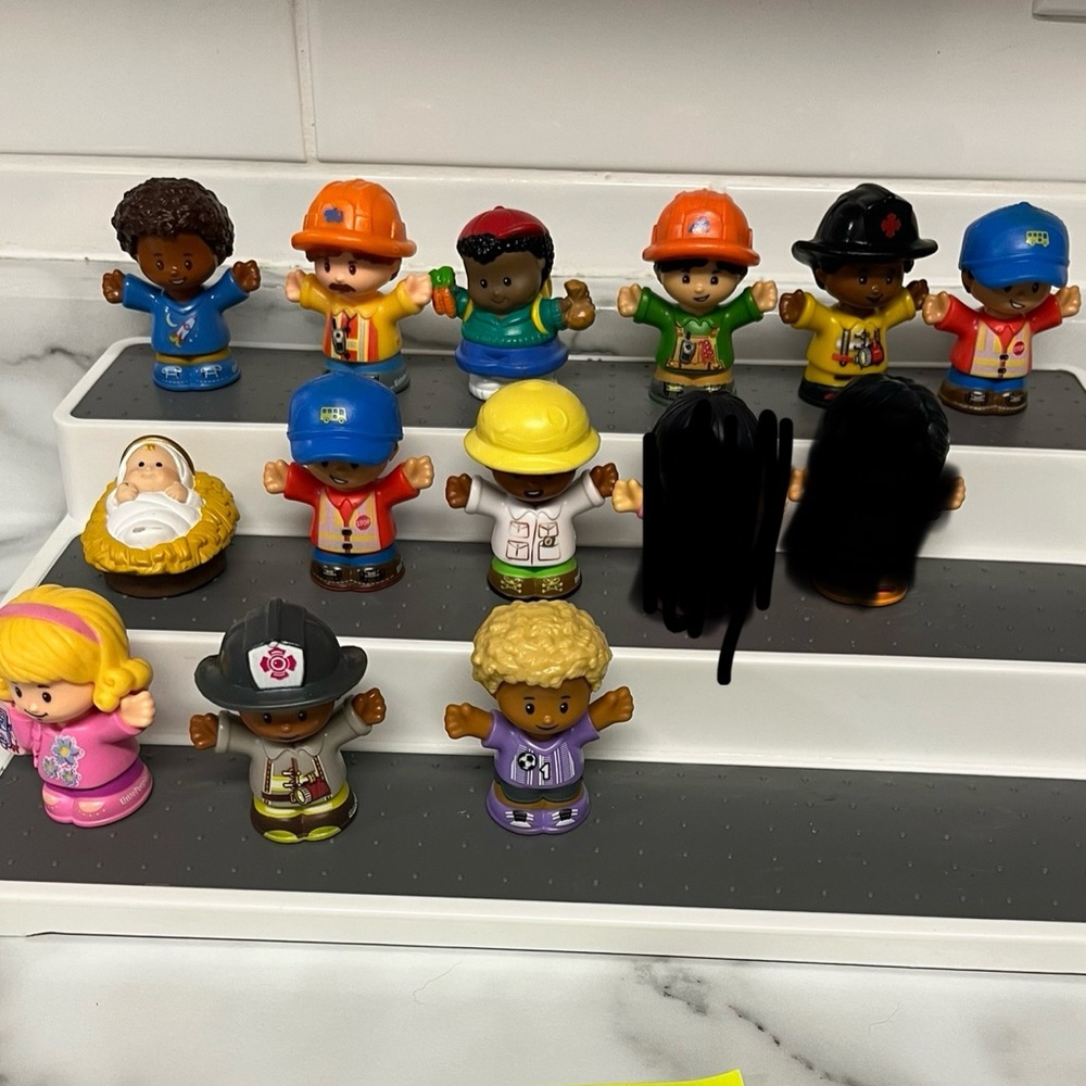 12 little people